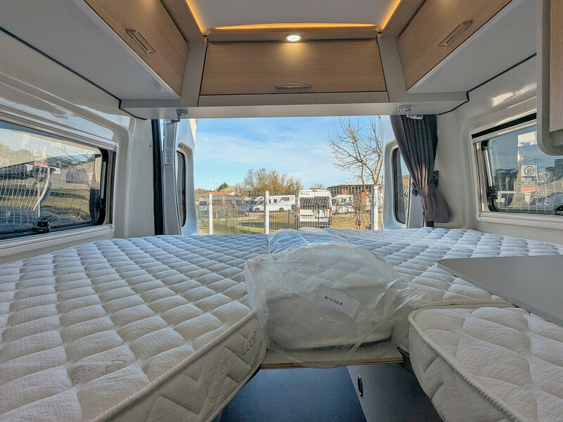 43507-03-2048.jpg
